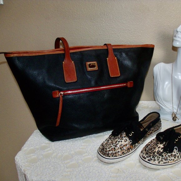 Dooney & Bourke Handbags - LAST OFFER! $50 Dooney & Bourke Large Pebbled Leather Wayfarer Travel Tote Bag